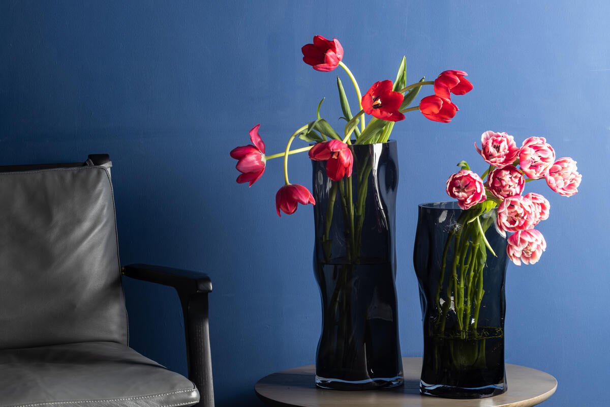 Vase mit unregelmäßiger Form, wie schwarzes Holz. -4
