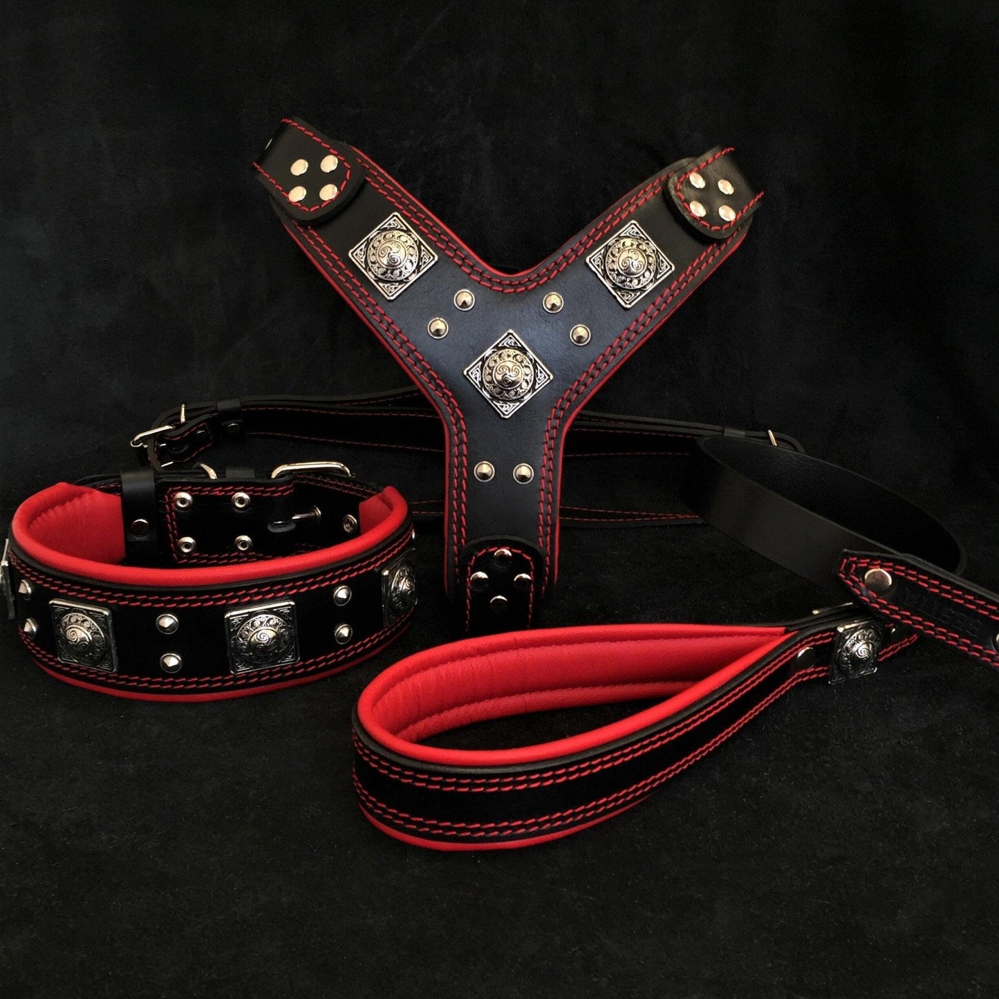 "EROS" großes Hundeset – Geschirr, Halsband, Leine in Schwarz & Rot-0