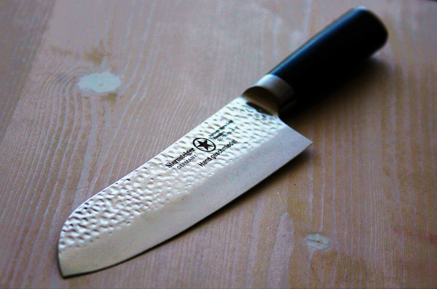 Sternsteiger | handgehämmertes Santokumesser-1
