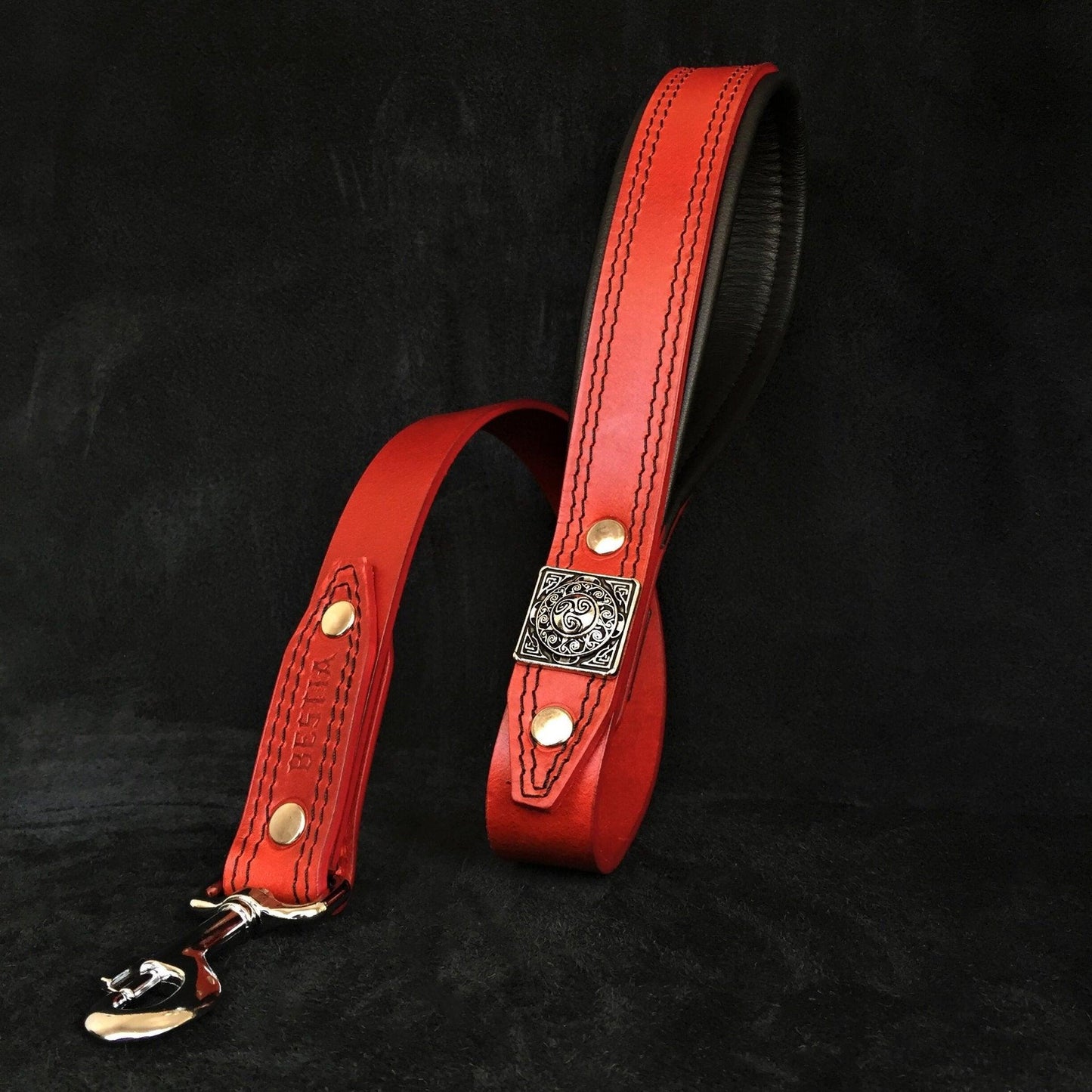 Das „Eros“-Halsband – 6,5 cm (2,5 Zoll) breit in Rot-1